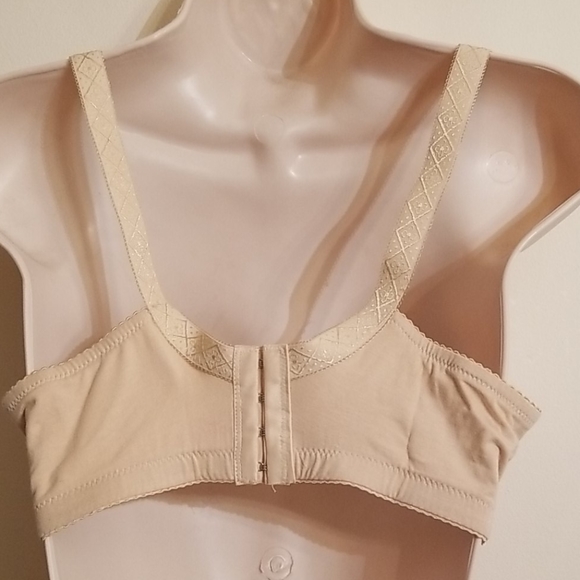 Made in China women's nude lace trimmed front bra - Picture 10 of 16